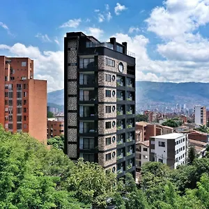 Living 35 **** Medellin